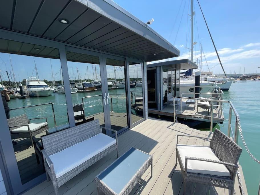 Yarmouth Waterlodge Floating Apartments 2 Εξωτερικό φωτογραφία