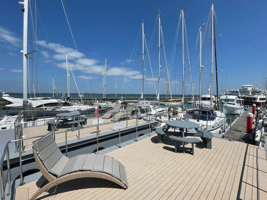 Yarmouth Waterlodge Floating Apartments 2 Εξωτερικό φωτογραφία