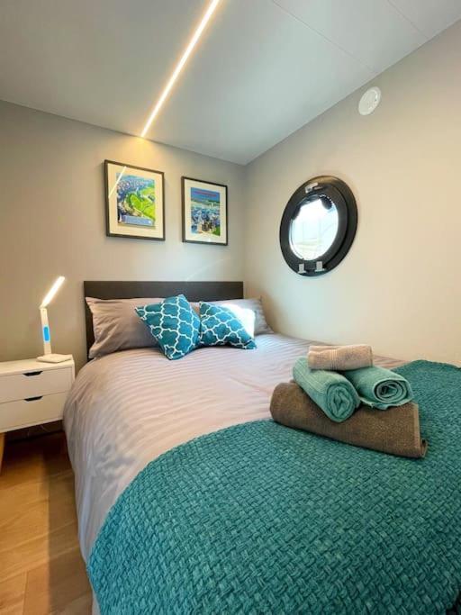 Yarmouth Waterlodge Floating Apartments 2 Εξωτερικό φωτογραφία