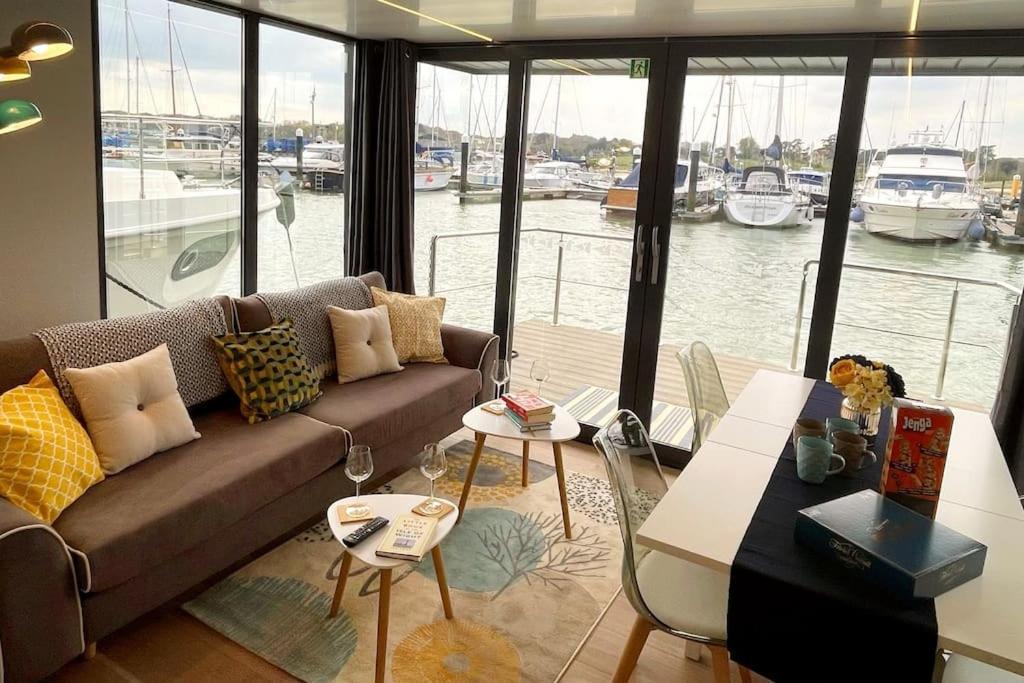 Yarmouth Waterlodge Floating Apartments 2 Εξωτερικό φωτογραφία